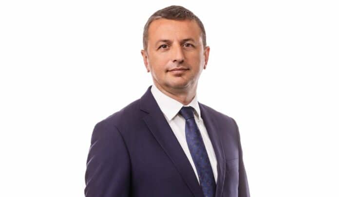 Даниел Петров