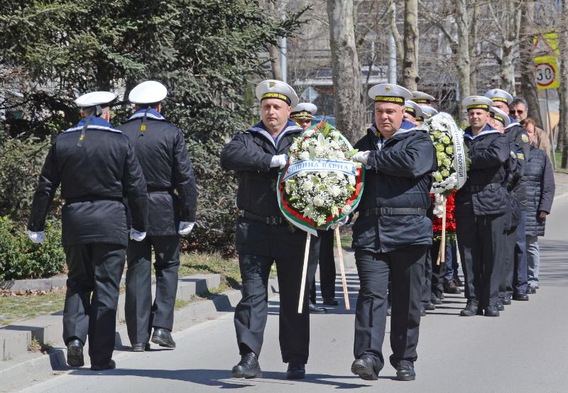 Кметът на Варна Благомир Коцев е положил венец на Паметника на
