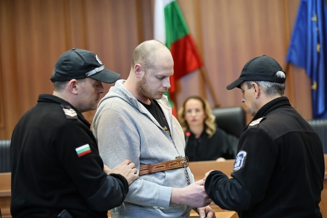 Рангел Бизюрев, обвинен в , остава за постоянно в ареста.