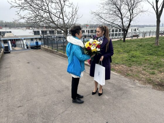 Круизен кораб с туристи