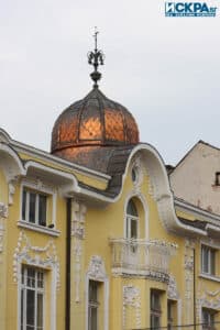 Жилищно-търговска сграда на Атанас Кривошие