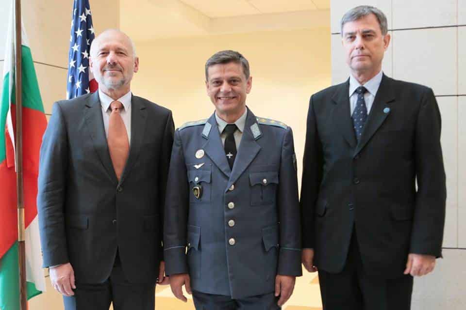 Министърът на отбраната в оставка Тодор Тагарев написа коментар в