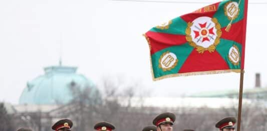 Военнослужещи