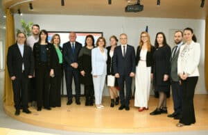 Връчване на договорите