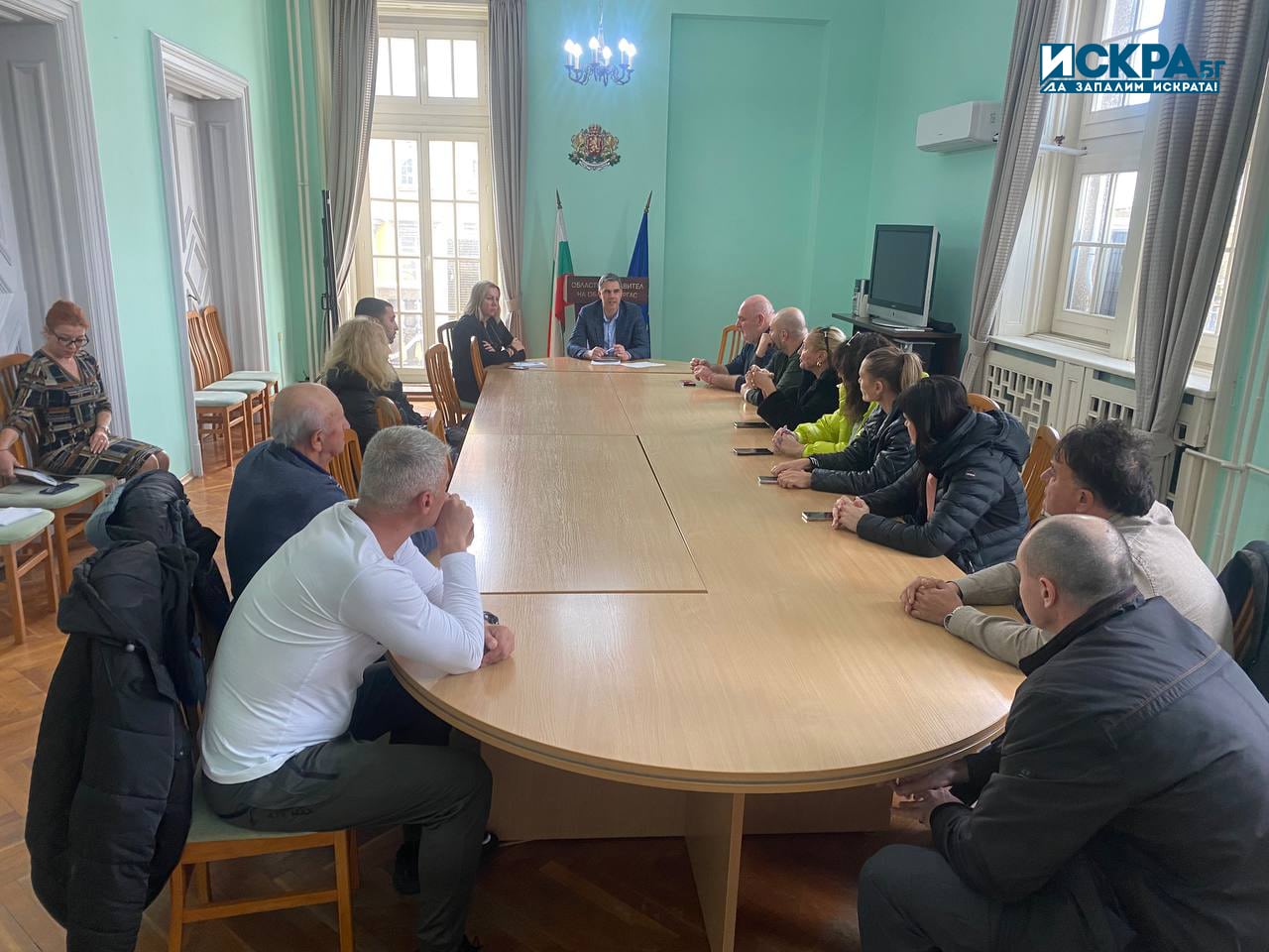 Областният управител на Бургас Пламен Янев организира среща с представители