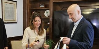 Ана Мата, Тихомир Янакиев