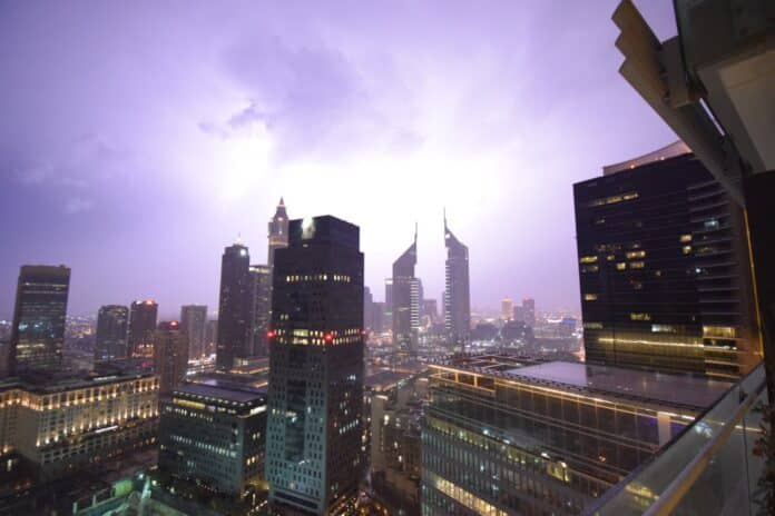 Буря в Дубай. Дъжд, наводнения