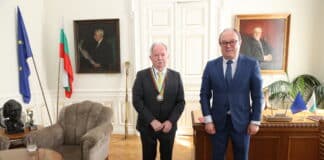 Проф. Цоло Вутов и акад. Юлиан Ревалски