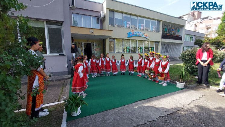 Великденски базар в ДГ „Райна Княгиня“