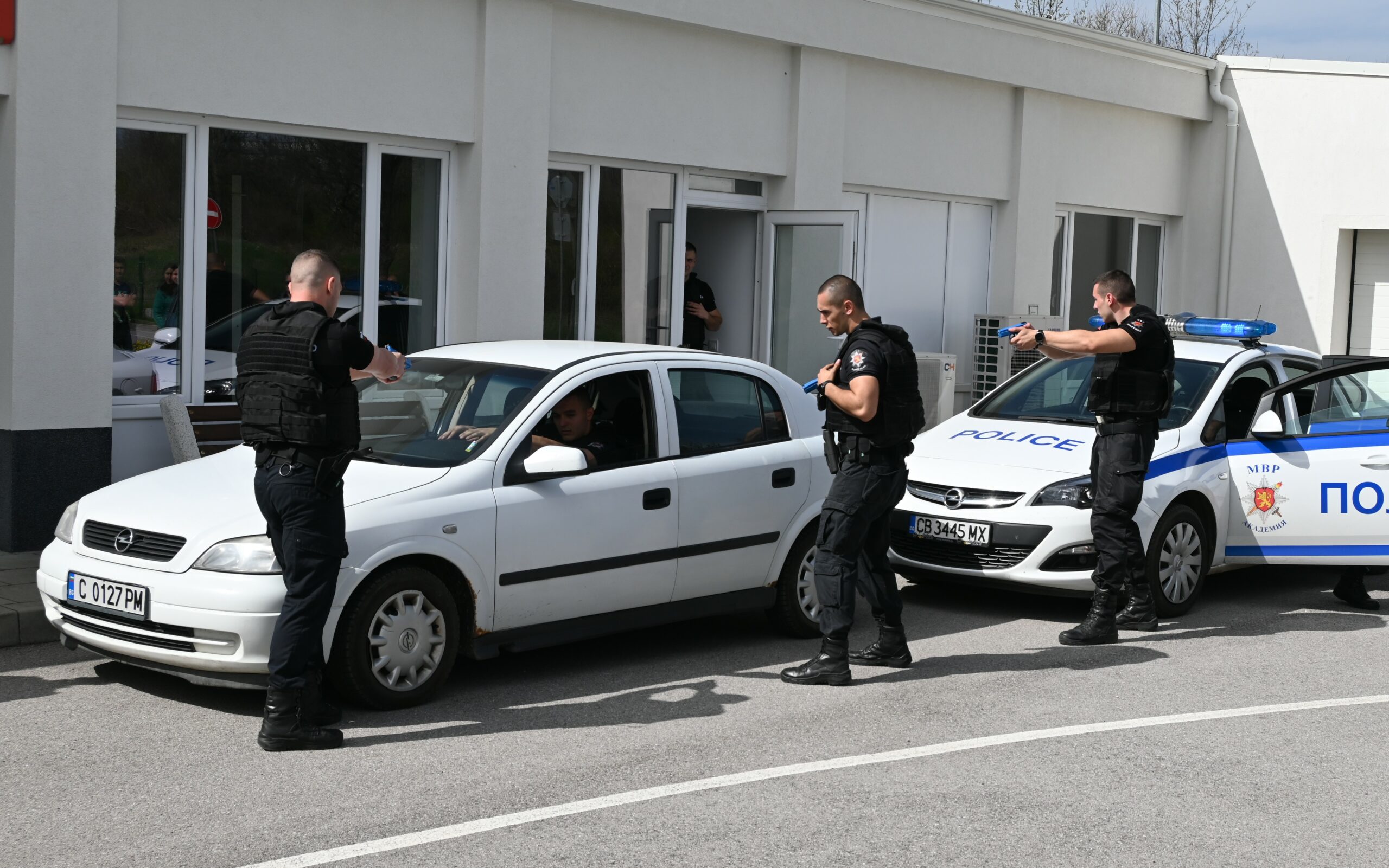 Близо 500 човека от цялата страна посетиха Академията на МВР