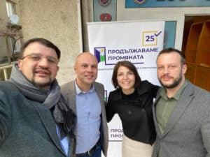 Димитър Ташев с колегите си от "Продължаваме Промяната"