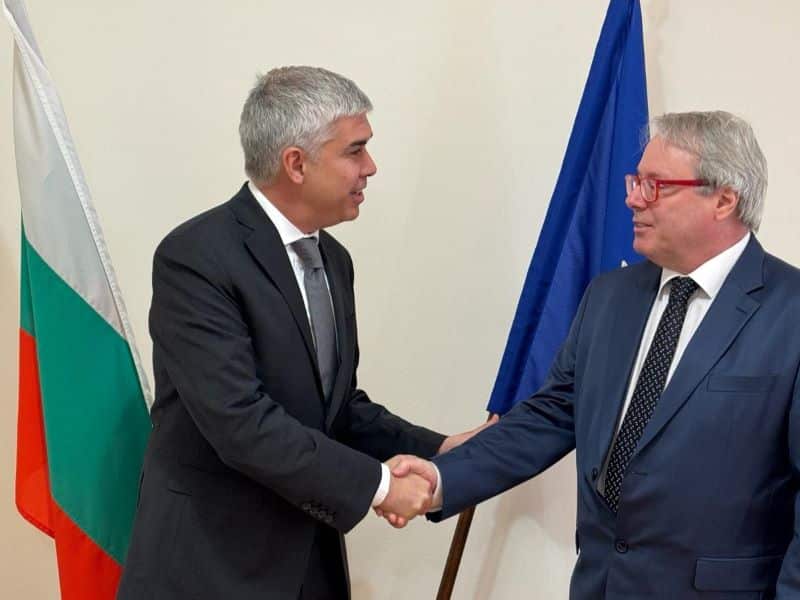 Министърът на енергетиката Владимир Малинов и Н Пр Жоел Мейер