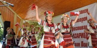Фолклорен фестивал "Лазарица"