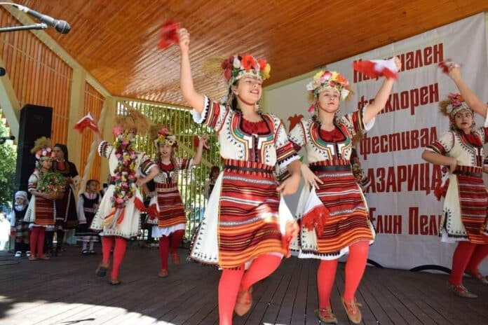 Фолклорен фестивал "Лазарица"