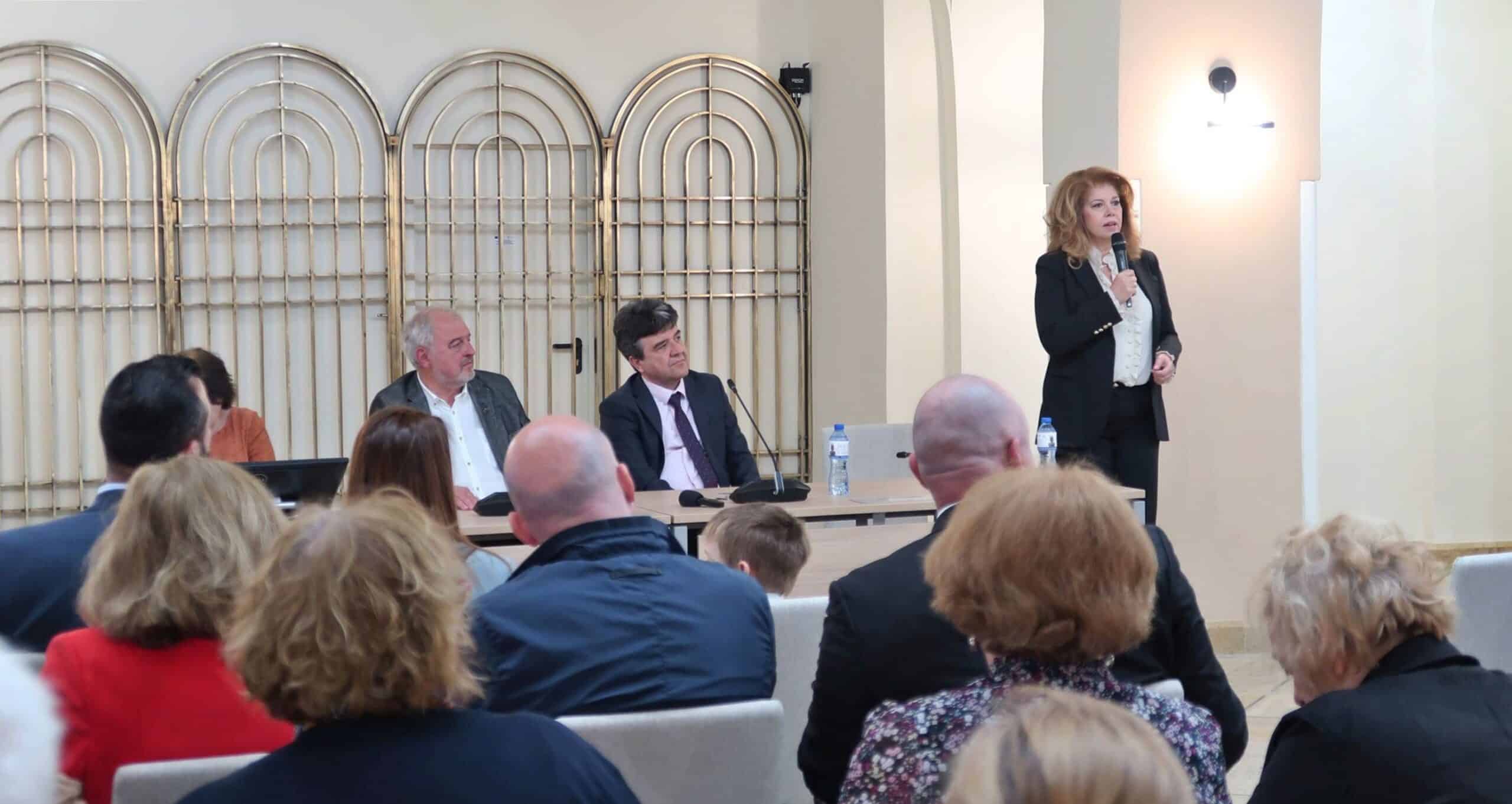 Яйцето е исторически осветено тук се връща нормалността на българската