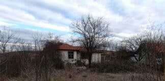 Изоставена къща