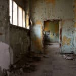 Изоставена сграда