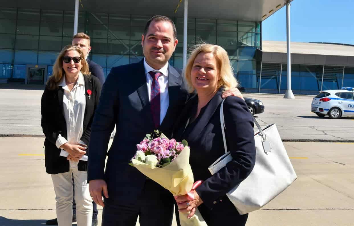 За федералното правителство беше от решаващо България да покрие критериите