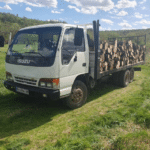 Камион с дървесина