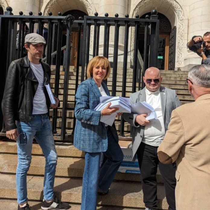 Мая Манолова