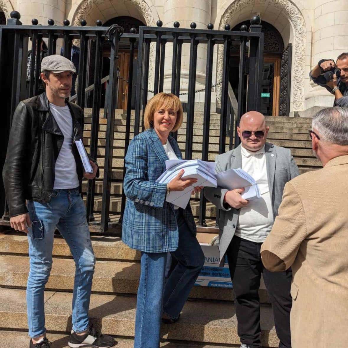 Мая Манолова отправи остра критика към мобилните оператори в социалните