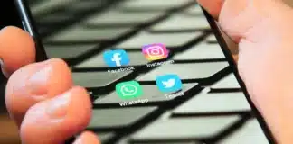 Телефон, социални мрежи