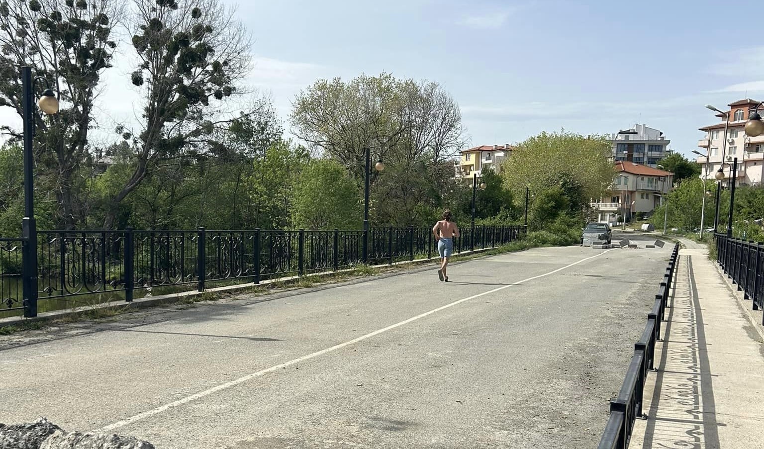 Изпълняват се укрепителни и ремонтни дейности на моста за плаж