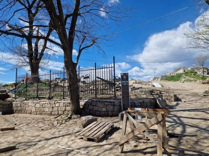 Оградата на Небет Тепе