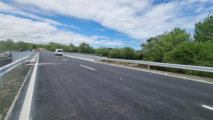 Новият мост