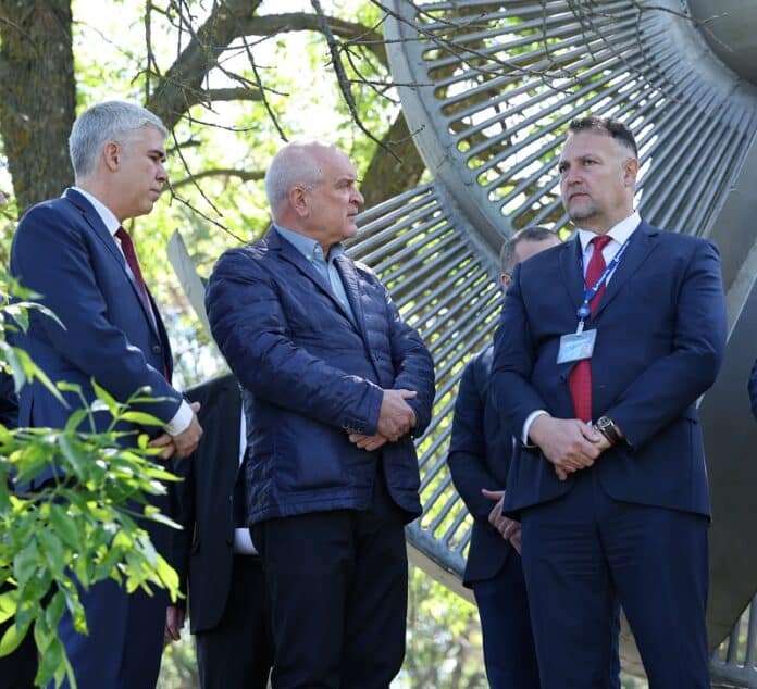 Откриването