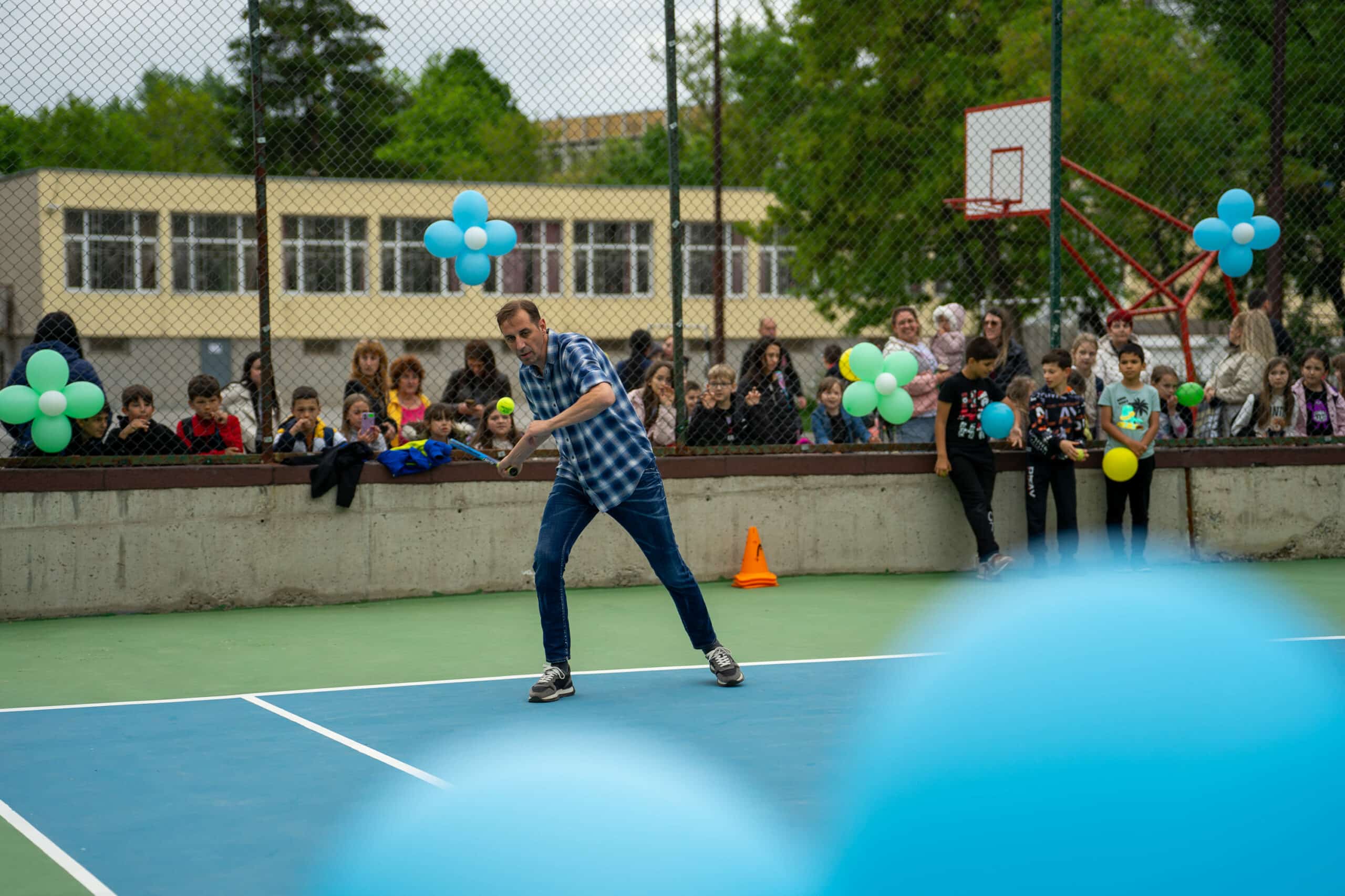 Деца от тенис клуб Ямбол 2005 с треньор Таня Лахтева