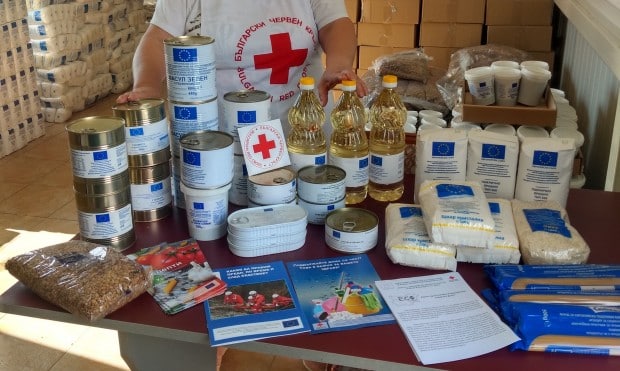 Българският червен кръст БЧК продължава да раздава пакети с хранителни