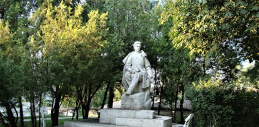 Паметник на Панайот Волов