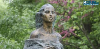 62 години от рождението на Петя Дубарова