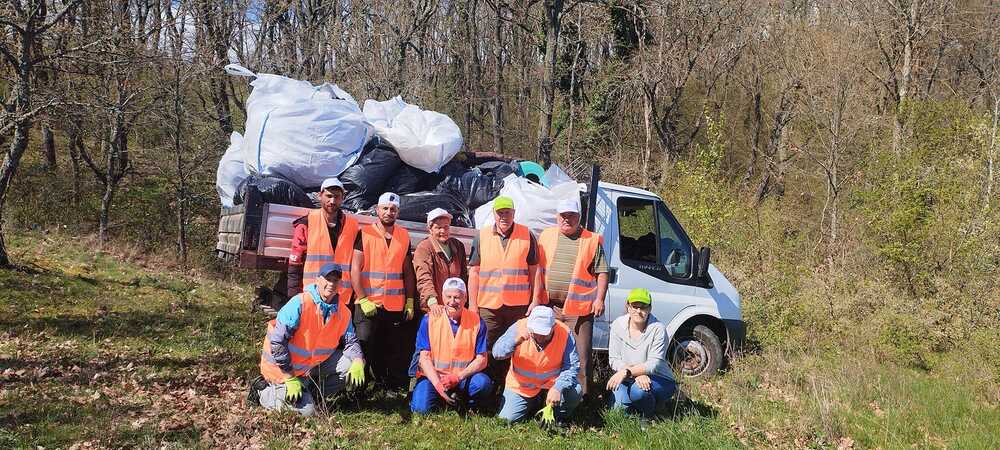 Акция за почистване събра 15 камиона с отпадъци от горските