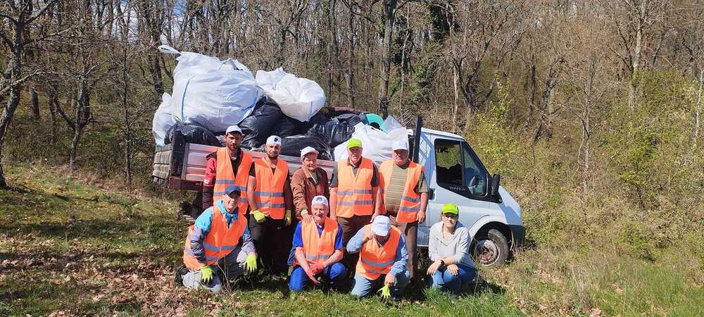 Акция за почистване събра 15 камиона с отпадъци от горските