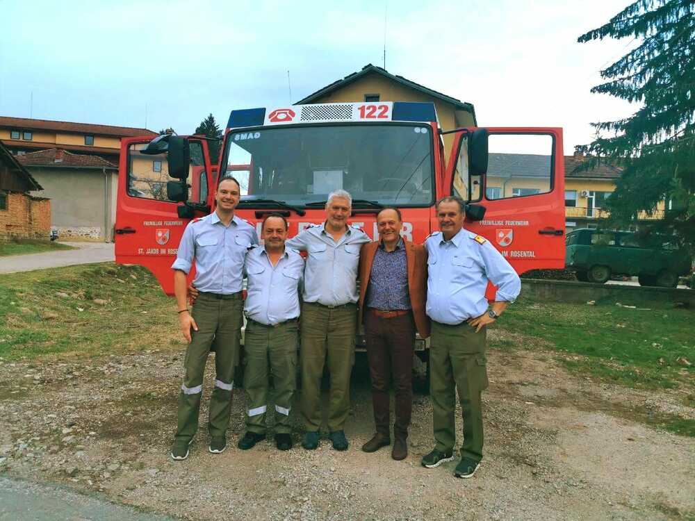 Официална церемония по предаването на пожарен автомобил дарен от общността