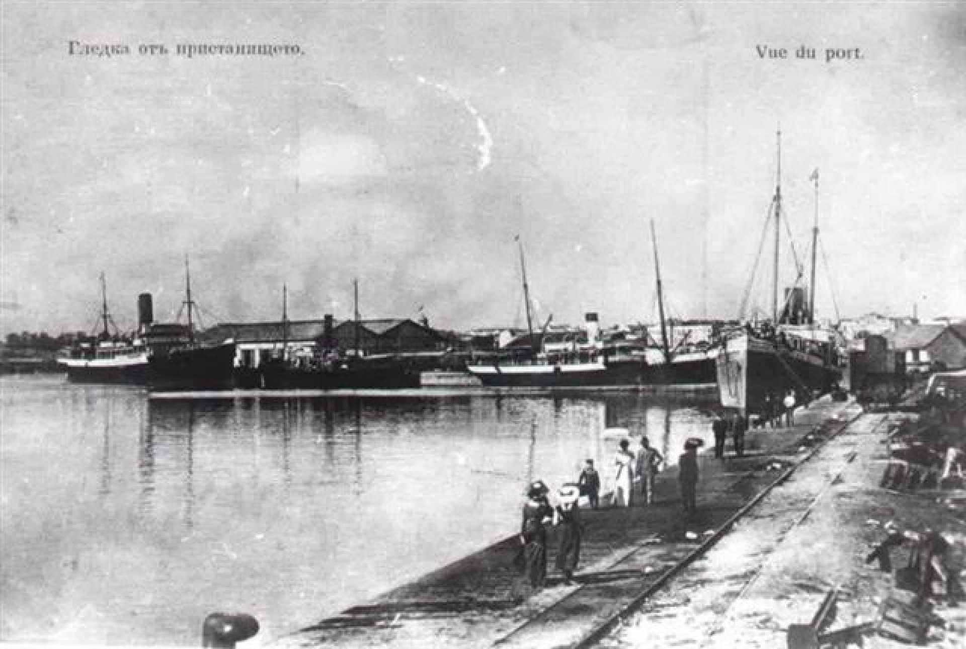 Бургас като крайбрежен морски град и с близките три езера