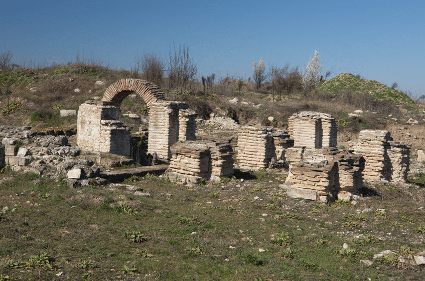Нерегламентирани изкопни дейности в зоната на античен град Рациария в