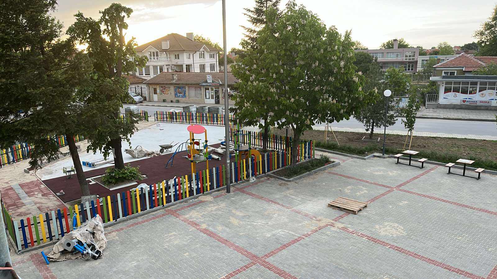 Обновяване на централния площад в Маноле ще зарадва жителите му