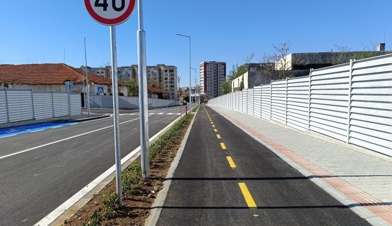 До края на месец април новата улица между булевардите Бургаско