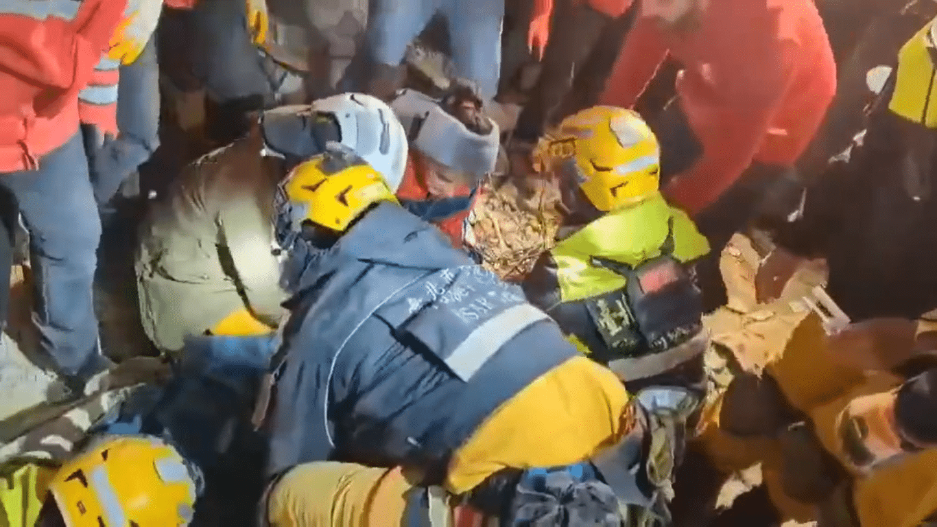 Мощно земетресение с магнитуд 7 4 е разтърсило източния бряг на