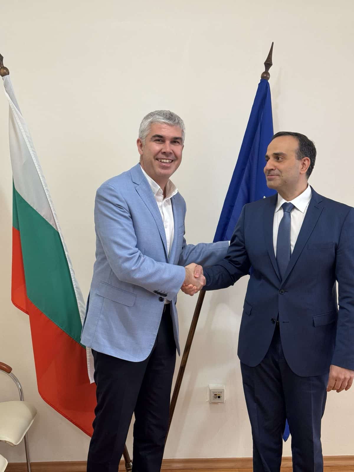 Енергийният министър Владимир Малинов и посланика на Азербайджан в България
