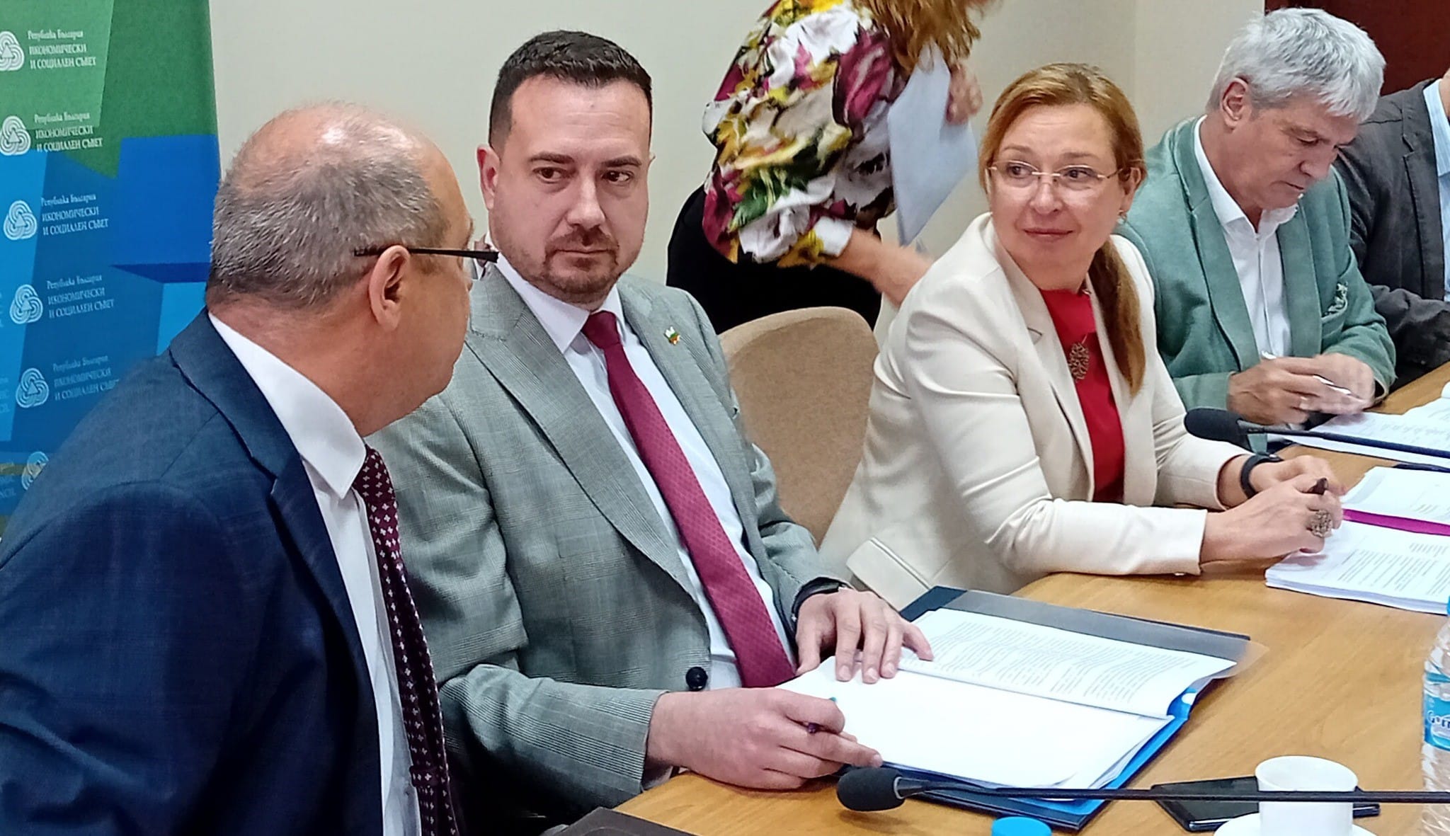 Службите по търговско икономическите въпроси СТИВ към посолствата и консулствата могат