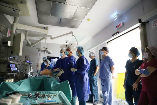 Хирурзи от ВМА