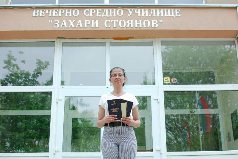 В Бургас се намира Вечерното средно училище Захари Стоянов –
