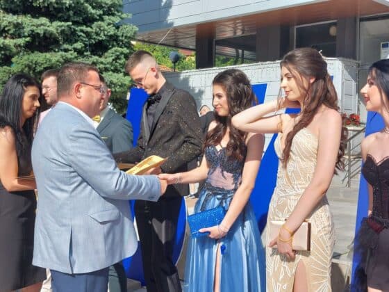 Абитуриенти