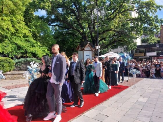 Абитуриенти