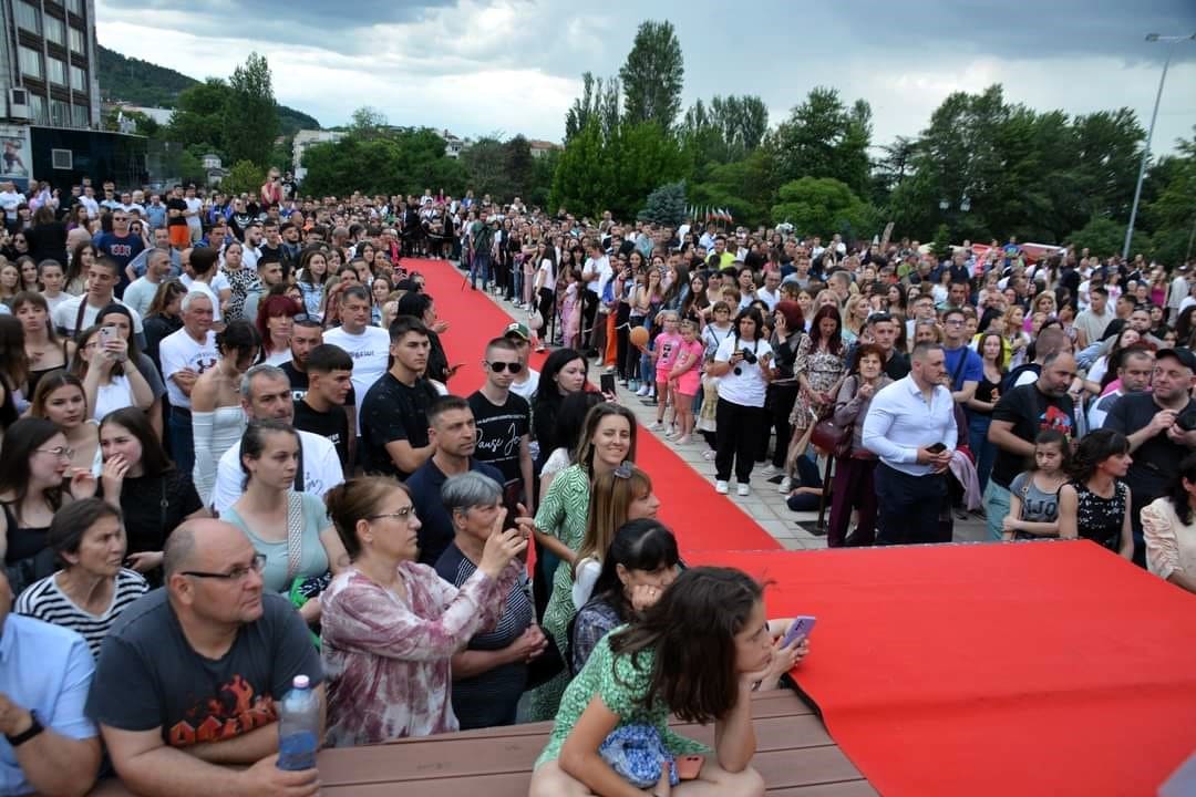 Община Асеновград изпрати тържествено всичките си зрелостници от Випуск 2024