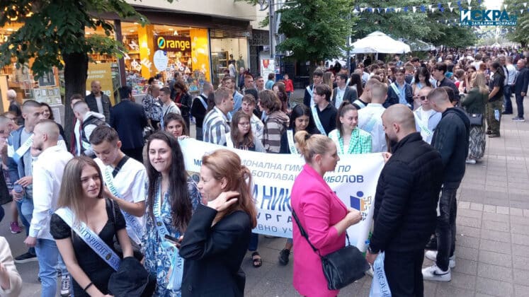 Празничното шествие в Бургас